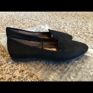 *NWT* H & M black round toed flats